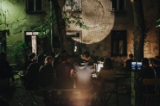 "Wojna świat&oacute;w". Koncert z performatywnym czytaniem.