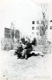 studenci historii sztuki na spacerze