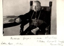 Pamiatkowa fotografia podarowana rodzinie Gryg&oacute;w przez Stefana Wyszyńskiego