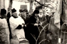 Żałobnicy zgromadzeni nad grobem Antoniny Grygowej