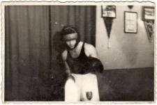 Jerzy Szala pozujący do fotografii