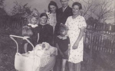 Michał Fijałka z rodziną żony po wyjściu z więzienia