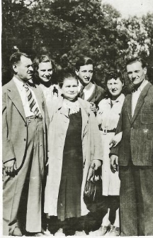 Mosze-Michał Dynerman, Cecylia Dynerman z d. Krajewska, Szajndla-Janina Dynerman, Izrael-Jan Dynerman oraz Anna i Jerzy Piotrowscy