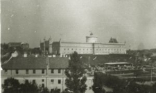 Widok na Zamek z Placu po Farze