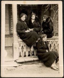 Helena Gierczak z koleżankami