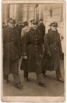 J&oacute;zef Gierczak z kolegami z wojska