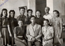 Chaja (Helena) Trachtenberg z domu Wajs (drugi rząd; druga od lewej) w Uzbekistanie, Fregana