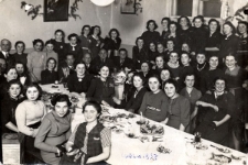 Chaja (Helena) Trachtenberg nee Wajs (first row; second from the right) at the end of the design course in Lublin; 1937
