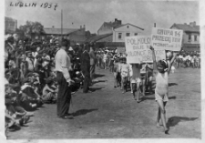 Kuzynka Trachtenberg Chaji (Heleny) z domu Wajs (pierwsza; ze znakiem) w Lublinie; 1937