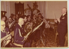 J&oacute;zef Gierczak dyrygujący orkiestrą