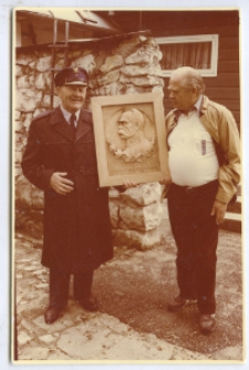 Józef Gierczak z portretem Józefa Piłsudskiego w Nałęczowie