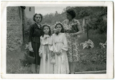 Wanda Kopczyńska z c&oacute;rką po pierwszej Komunii Świętej