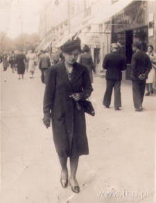 Młoda kobieta na Krakowskim