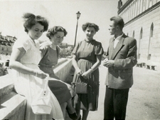 Siostry Szwajgier przed Zamkiem Lubelskim