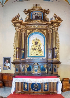 Ołtarz Matki Boskiej Różańcowej - kościół p.w. św. Stanisława Biskupa Męczennika w Łańcucie
