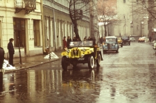 Przejazd zabytkowych samochodów