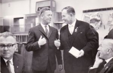 Michał Fijałka w rozmowie z kolegą cichociemnym