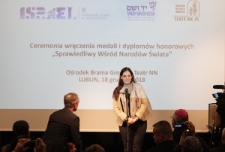 Przem&oacute;wienie Tal Ben Ari Yaalon podczas ceremonii wręczenia medali i dyplom&oacute;w "Sprawiedliwy Wśr&oacute;d Narod&oacute;w Świata"