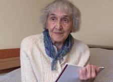 Wujek Janek i ciocia Marysia trafili na Zamek, a p&oacute;źniej do obozu - Teresa Piątkowska - fragment relacji świadka historii [WIDEO]