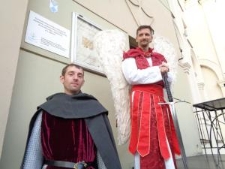 Misterium Dzwonu - aktorzy na schodach Wieży Trynitarskiej