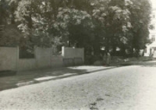 Przebudowa ogrodzenia przy kościele Ewangelickim- przed budowa widok od ulicy Pierackiego