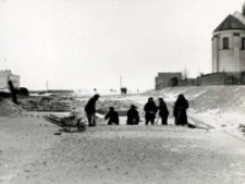 Budowa ulicy Orlicz-Dreszera - brukowanie jezdni