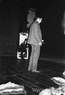 Andrzej Rozhin podczas próby teatru Gong 2