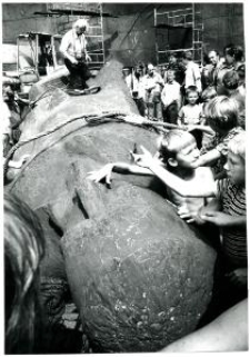 Demontowanie pomnika Bolesława Bieruta w Lublinie