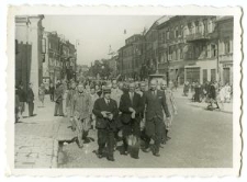 Przemarsz członk&oacute;w Polskiego Związku Byłych Więźni&oacute;w Politycznych Hitlerowskich Więzień i Oboz&oacute;w Koncentracyjnych