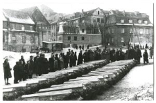 Pogrzeb ofiar masakry z 22 lipca 1944 roku na Zamku w Lublinie (ekshumacja)