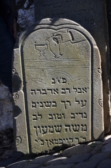 Macewa Moszego Szimona, syna Kojfmana z lewitów na nowym cmentarzu żydowskim w Bełżycach