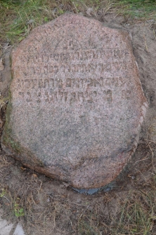 Macewa Perel, c&oacute;rki Jicchaka na cmentarzu żydowskim w Baranowie