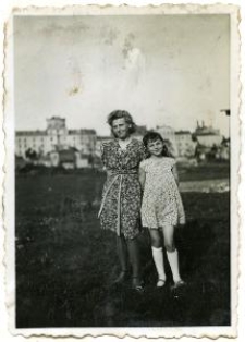 Hanna Wyszkowska (Starzyńska) na łąkach przy ulicy Rusałka w Lublinie