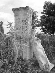 Nagrobek w typie figury na postumencie