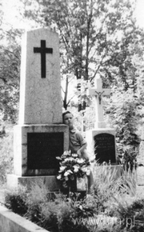 Groby dziadk&oacute;w Mirosława Dereckiego w Karczmiskach