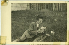 Jan Welik czytający list