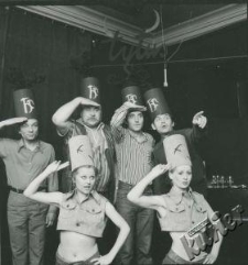 Występ kabaretu Czart do programu "Rogami po prasie"