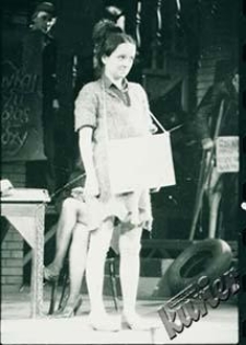 Aktorzy podczas pr&oacute;by przedstawienia "Opera za trzy grosze"