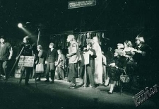 Aktorzy podczas pr&oacute;by przedstawienia "Opera za trzy grosze"