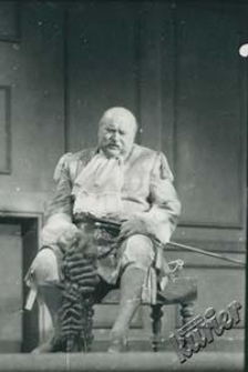 Włodzimierz Wiszniewski podczas pr&oacute;by spektaklu "Teatr Maszynowy"