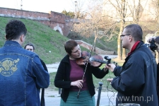 Grą na skrzypcach Ewa Grochowska zamyka II edycję projektu "Listy do Henia"