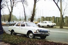 Wołga GAZ-24 na alei J&oacute;zefa Piłsudskiego w Lublinie (al. Świerczewskiego)