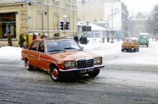 Mercedes-Benz W123 na Krakowskim Przedmieściu w Lublinie