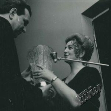 Janina Jarzyna odbierająca nagrodę &bdquo;Lublinianki 1972 roku&rdquo;