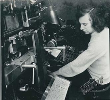 Drukarz Oficyny Drukarskiej UMCS przy pracy