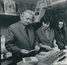 Władysław Jakubowski z pracownicami Oficyny Drukarskiej UMCS