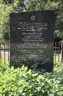 Pomnik na zbiorowej mogile na cmentarzu żydowskim w Chełmie