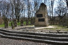Pomnik pamięci Żydom, ofiarom Zagłady na cmentarzu żydowskim w Chełmie