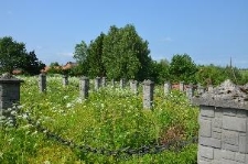 Oznaczone masowe groby na cmentarzu żydowskim we Frampolu