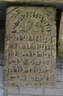 The matzevah of Pinchas Cwi, the son of Jicchak Zew from the new Jewish cemetery in Grabowiec